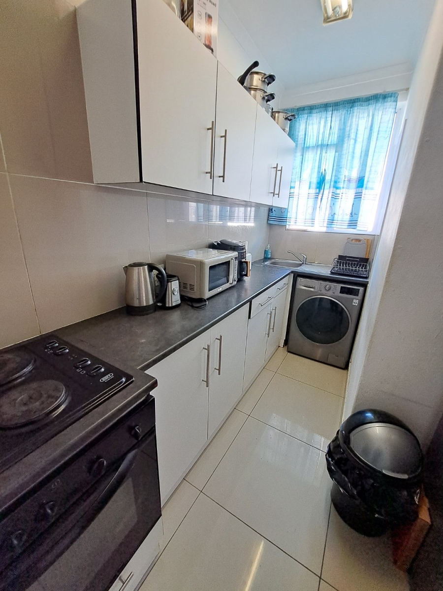 2 Bedroom Property for Sale in Zonnebloem Western Cape